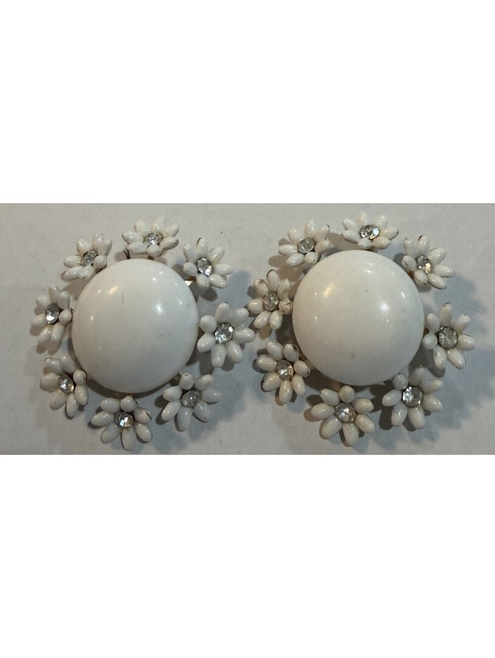 Vintage White Acrylic Daisy Rhinestone Clip-on Earrings